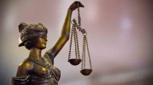 Brasil: Casal é condenado a pagar mais de 17 milhões de KZ ao filho após expulsá-lo de casa por revelar sua orientação sexual