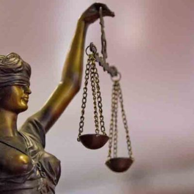 Brasil: Casal é condenado a pagar mais de 17 milhões de KZ ao filho após expulsá-lo de casa por revelar sua orientação sexual