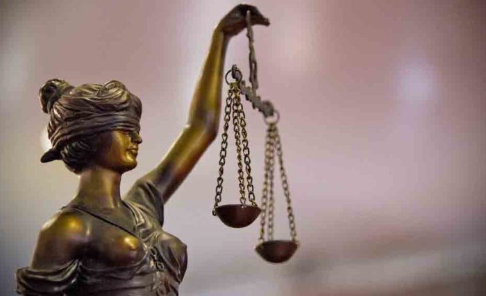 Brasil: Casal é condenado a pagar mais de 17 milhões de KZ ao filho após expulsá-lo de casa por revelar sua orientação sexual