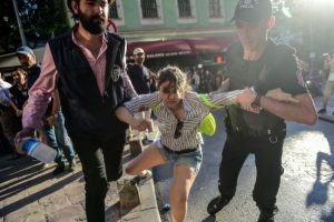 Turquia: Regime de Erdogan prende mais de 40 activistas LGBTQI+ durante operação policial